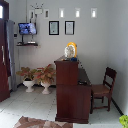 Oyo 2826 Panderman Residence Blitar Экстерьер фото