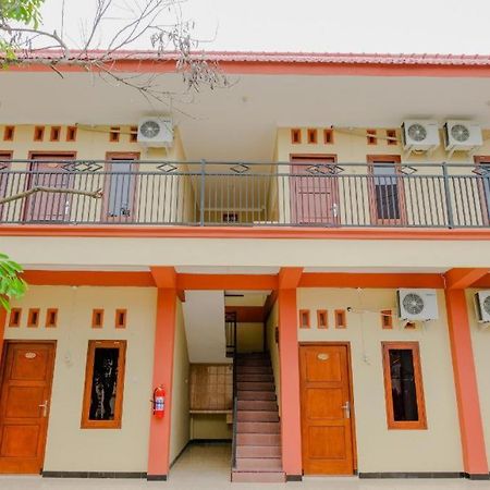 Oyo 2826 Panderman Residence Blitar Экстерьер фото