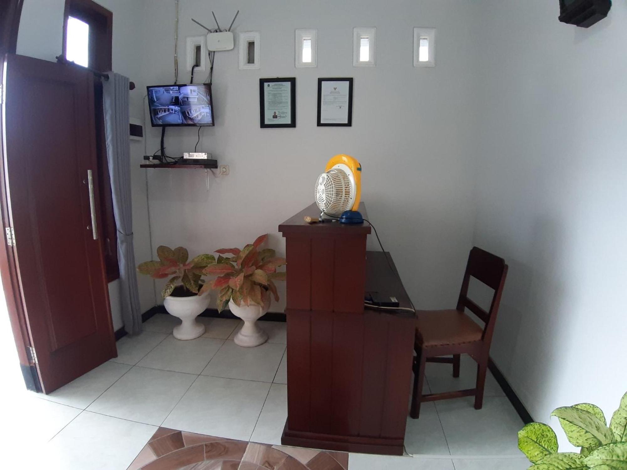 Oyo 2826 Panderman Residence Blitar Экстерьер фото