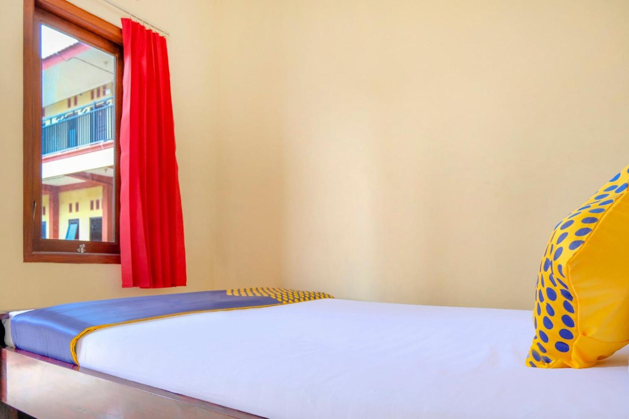 Oyo 2826 Panderman Residence Blitar Экстерьер фото