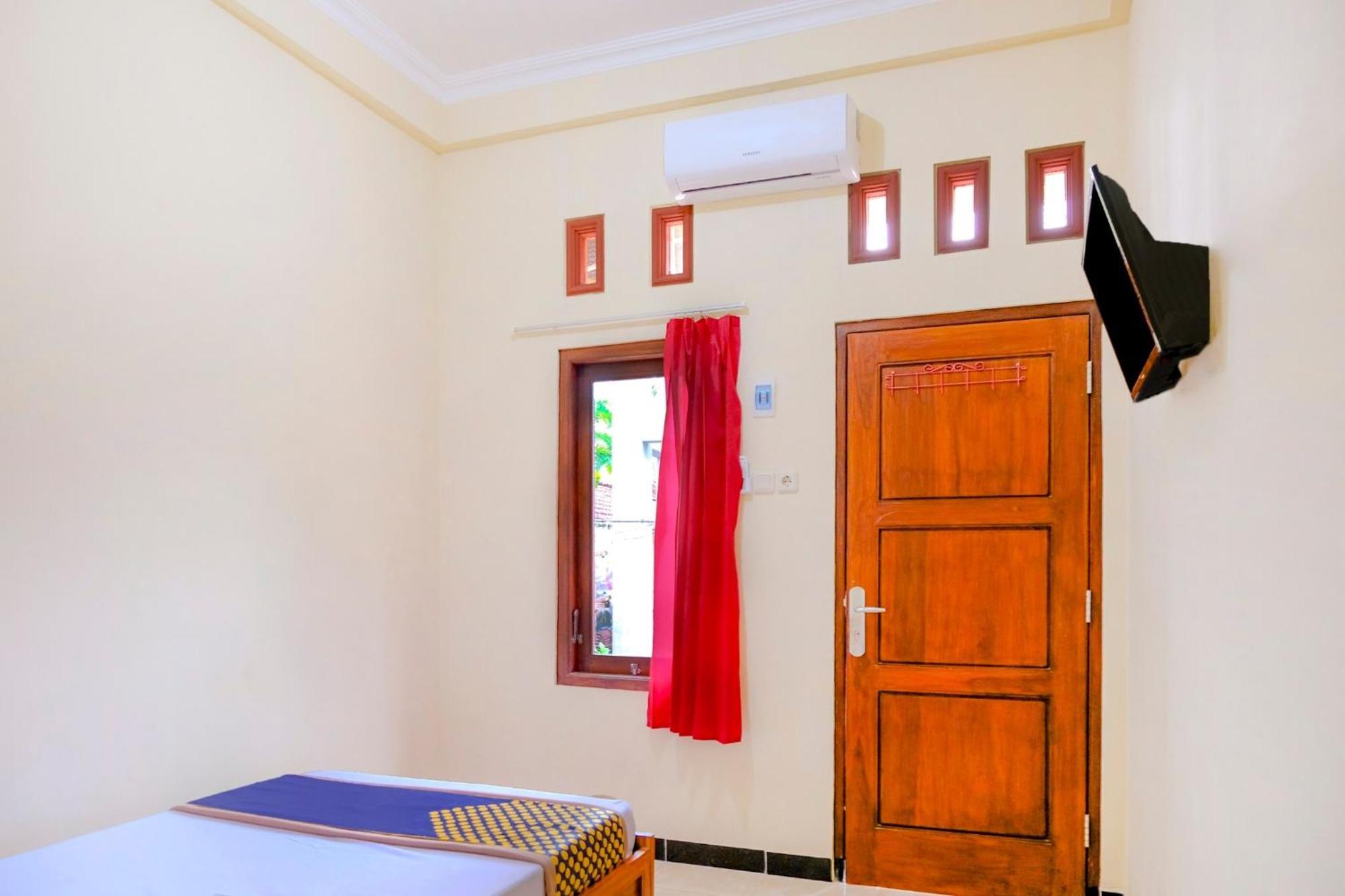 Oyo 2826 Panderman Residence Blitar Экстерьер фото