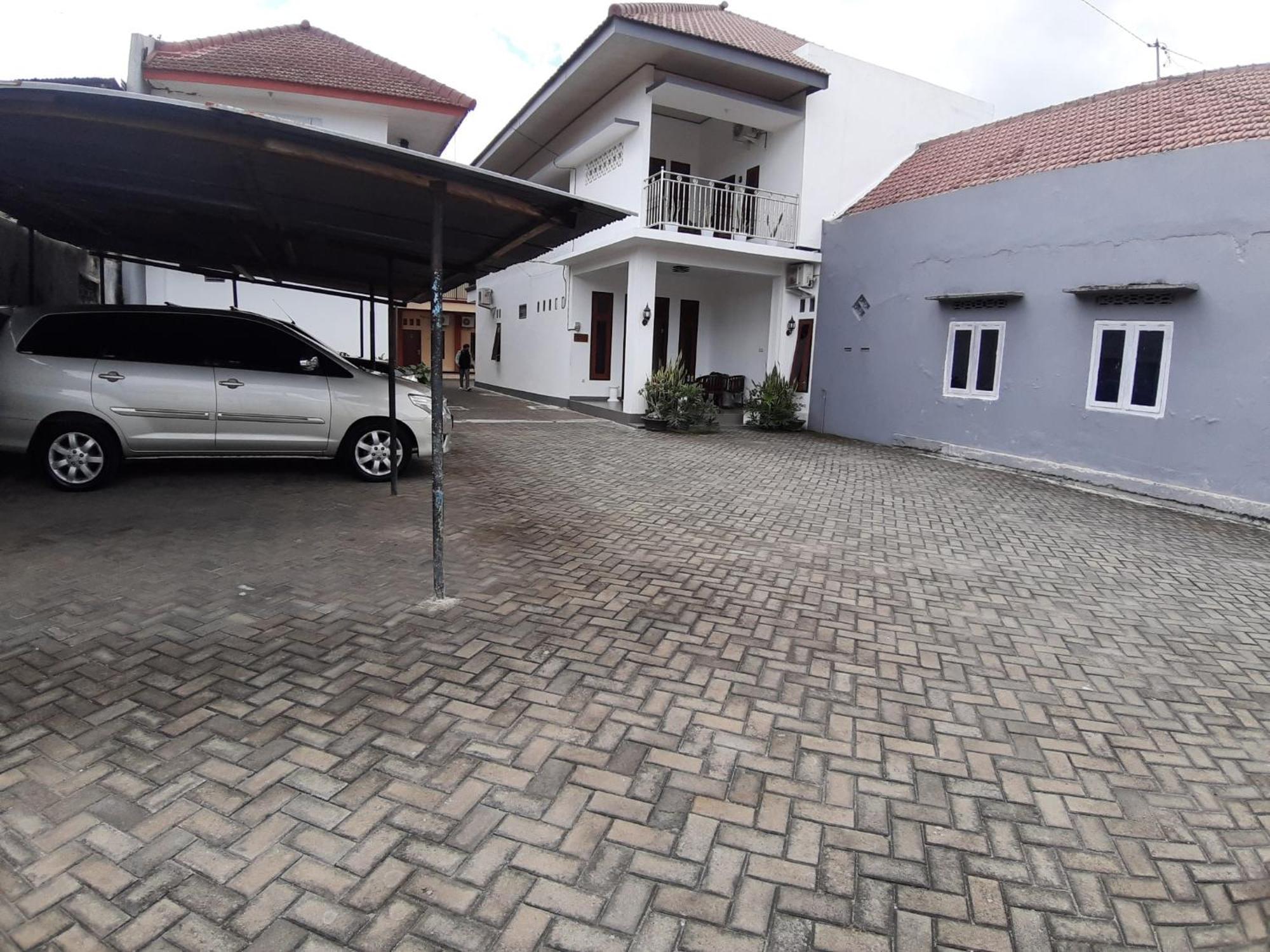 Oyo 2826 Panderman Residence Blitar Экстерьер фото