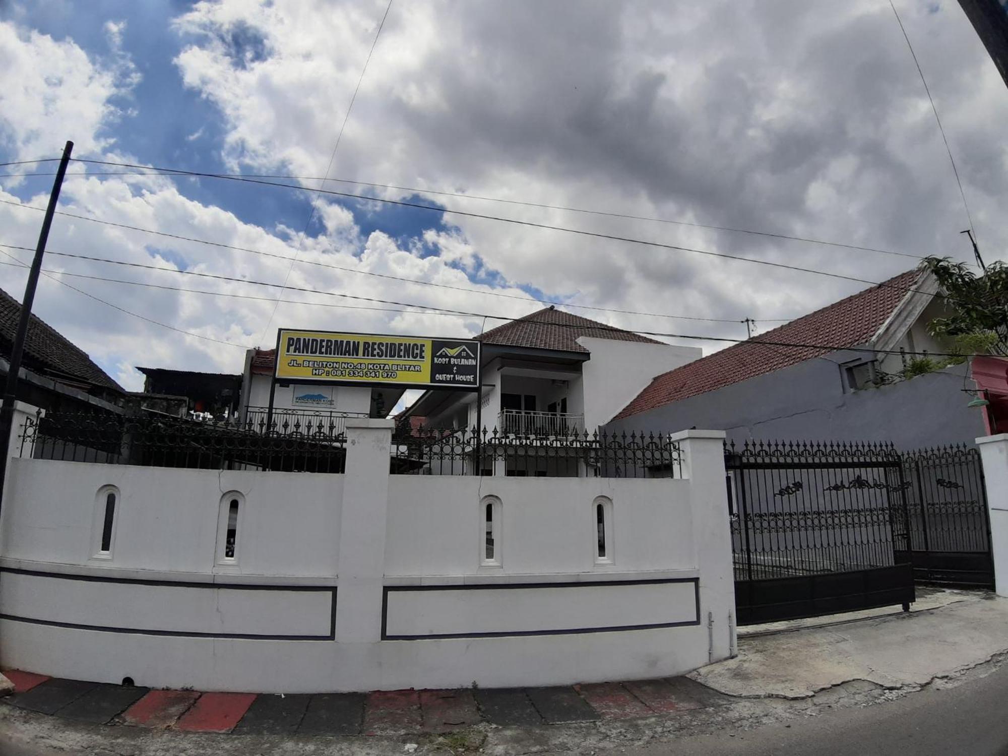 Oyo 2826 Panderman Residence Blitar Экстерьер фото