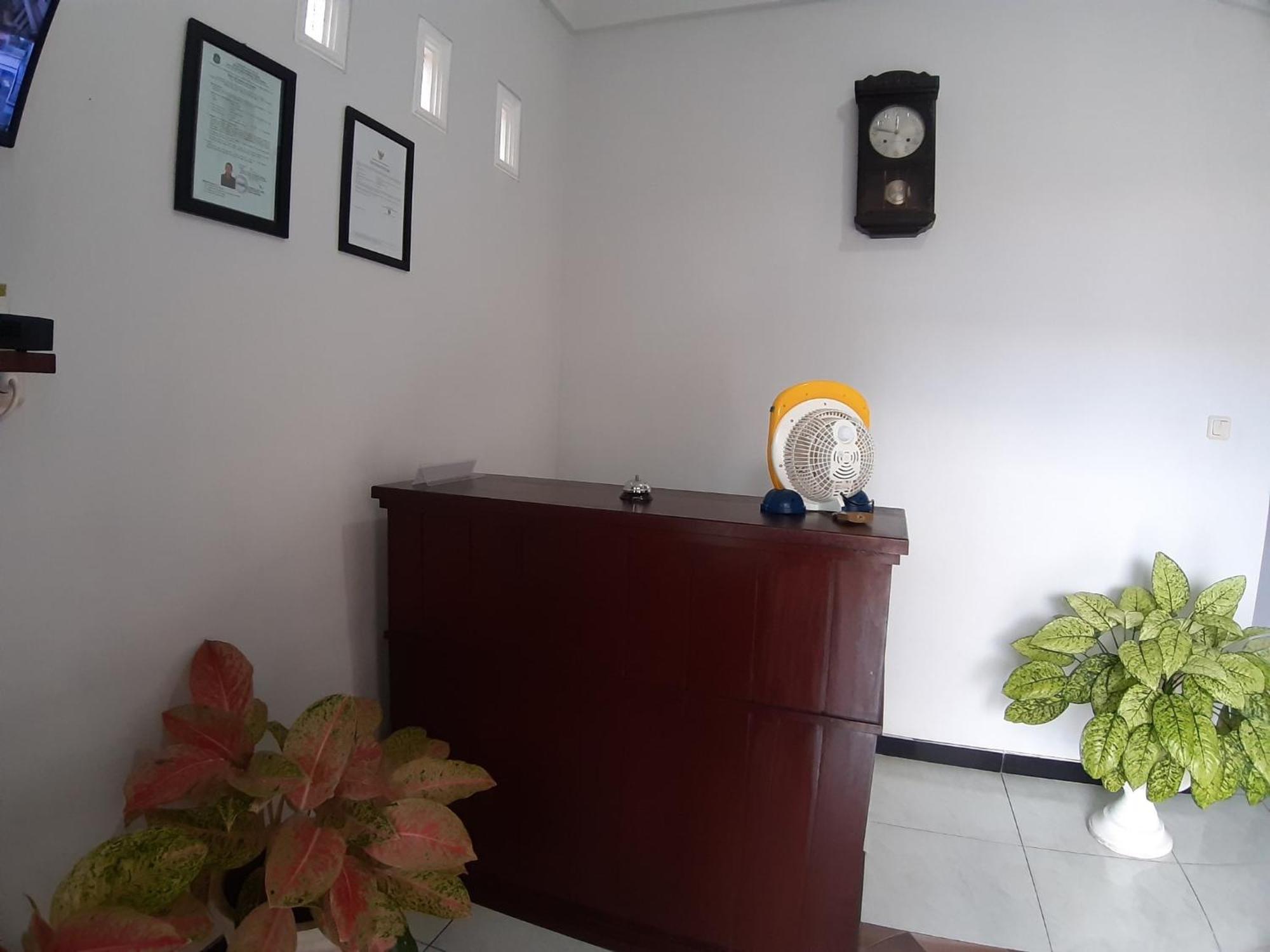 Oyo 2826 Panderman Residence Blitar Экстерьер фото