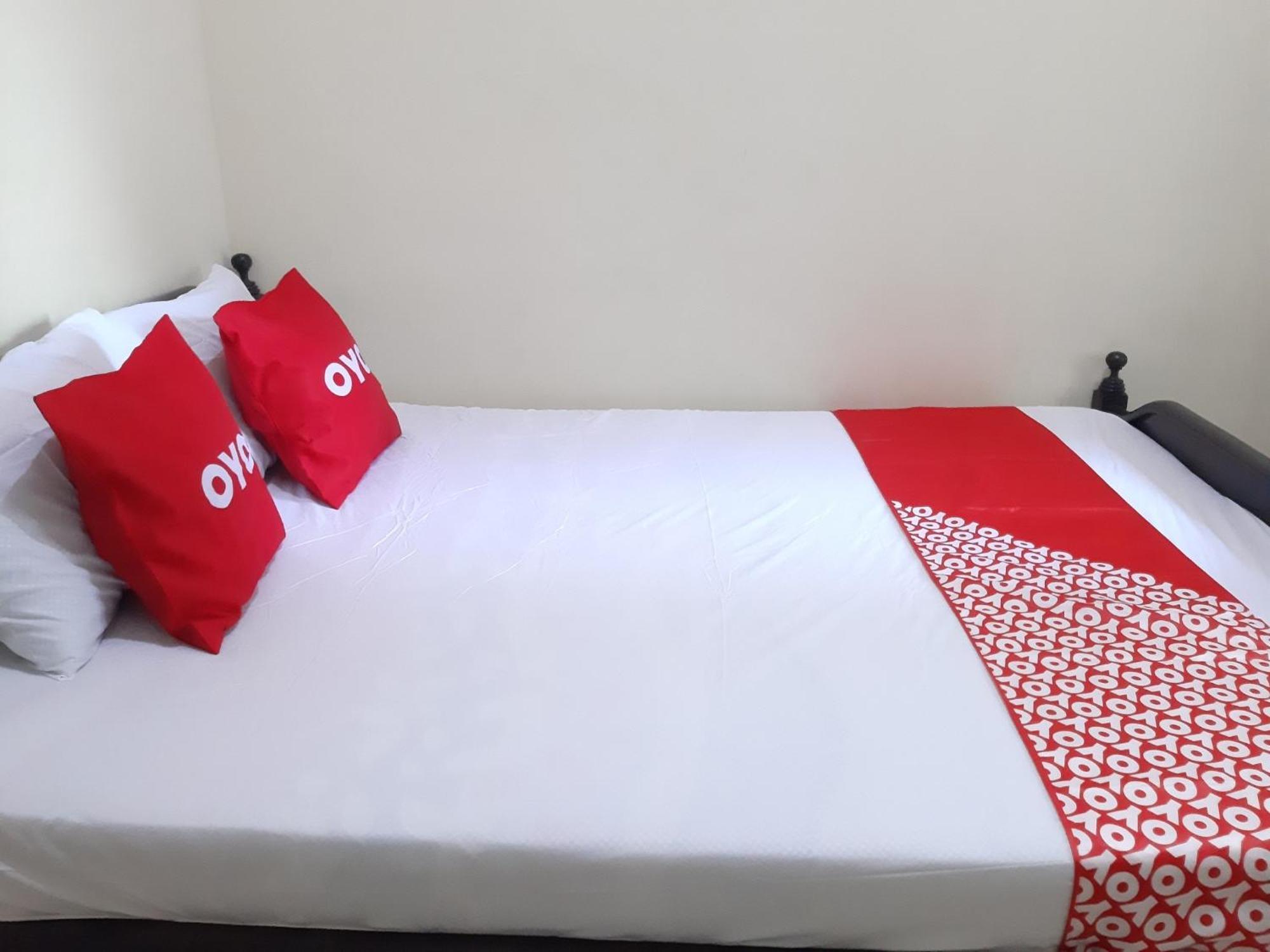 Oyo 2826 Panderman Residence Blitar Экстерьер фото
