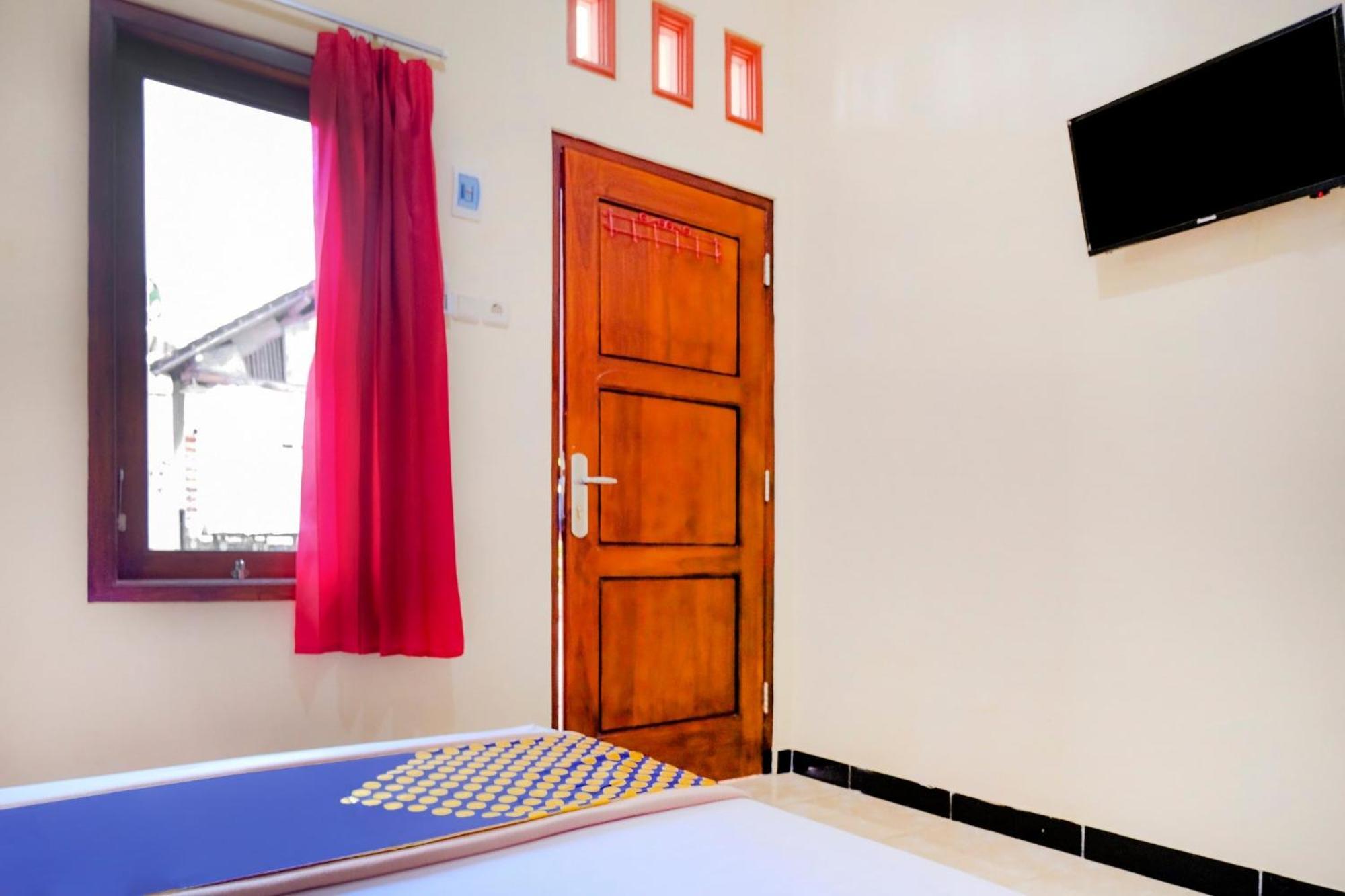 Oyo 2826 Panderman Residence Blitar Экстерьер фото