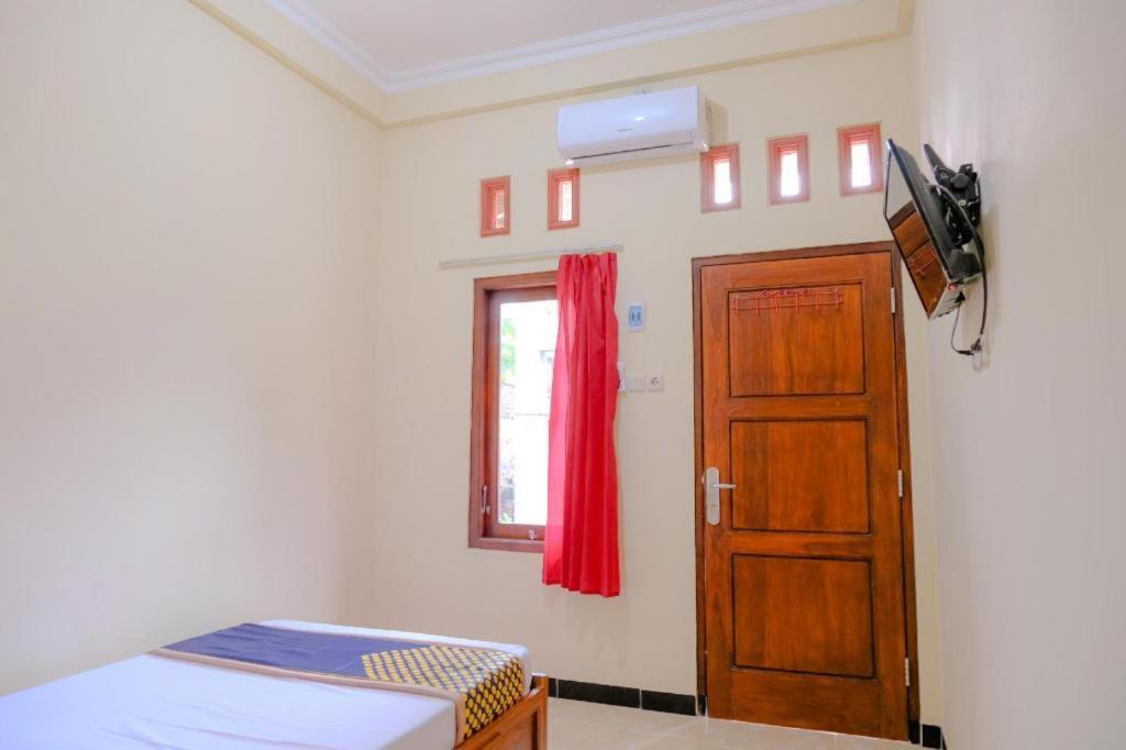 Oyo 2826 Panderman Residence Blitar Экстерьер фото