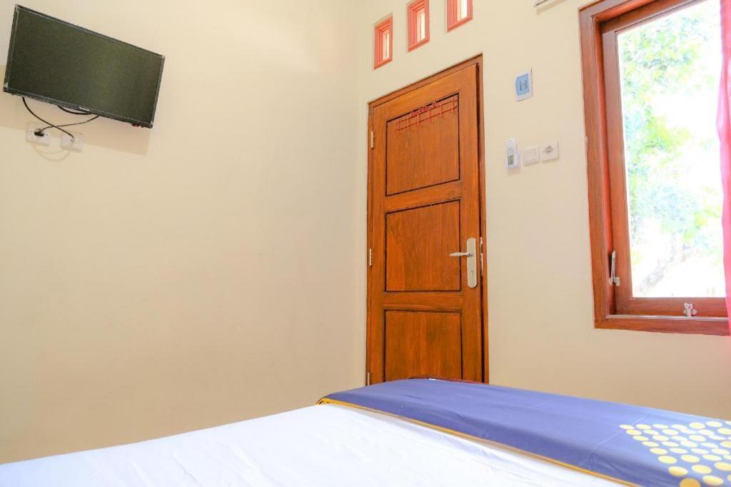 Oyo 2826 Panderman Residence Blitar Экстерьер фото