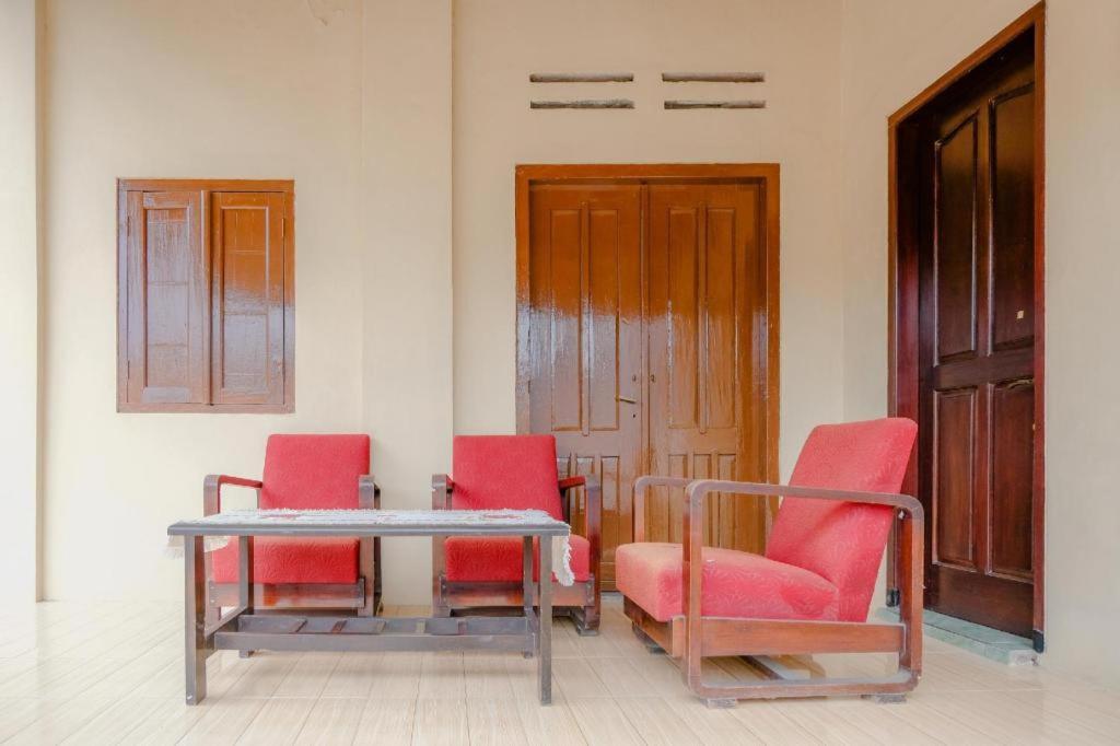 Oyo 2826 Panderman Residence Blitar Экстерьер фото