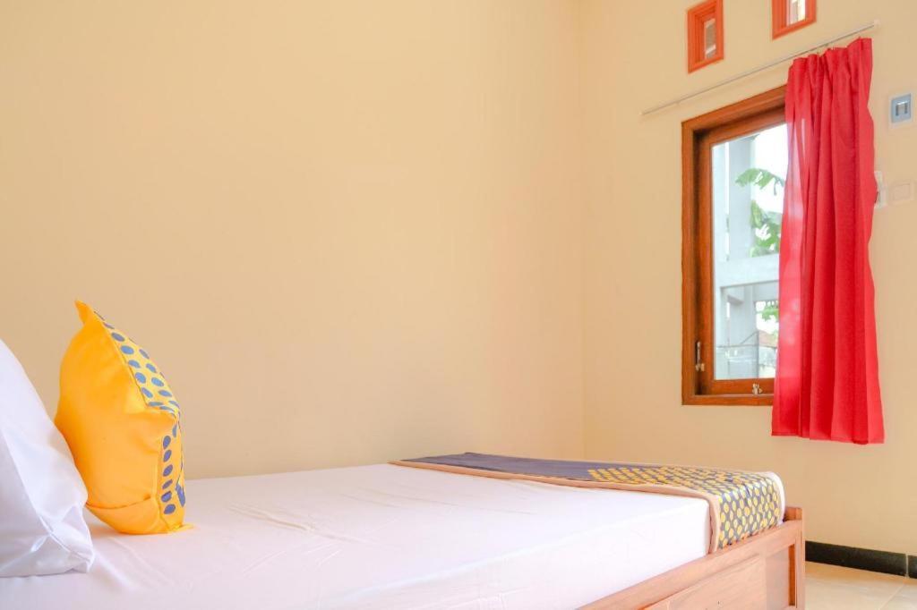 Oyo 2826 Panderman Residence Blitar Экстерьер фото