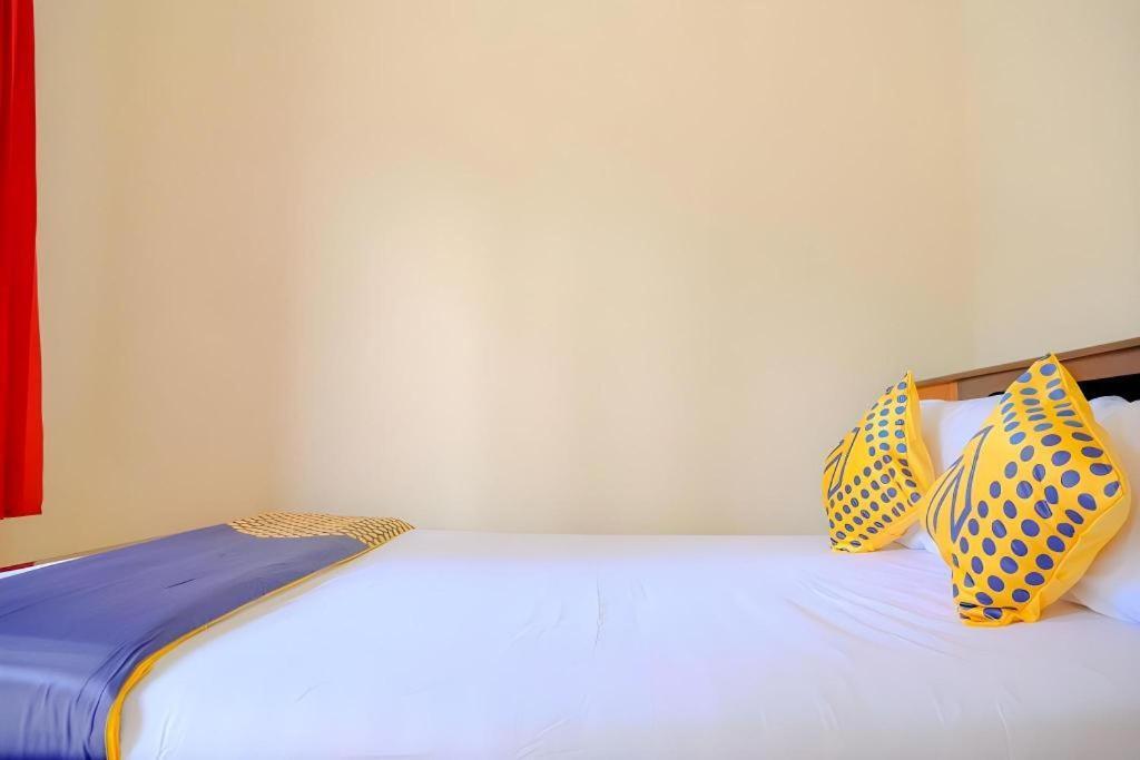 Oyo 2826 Panderman Residence Blitar Экстерьер фото