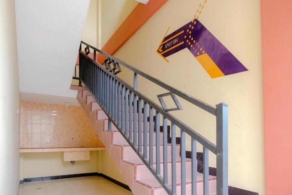 Oyo 2826 Panderman Residence Blitar Экстерьер фото