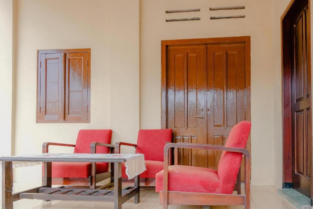Oyo 2826 Panderman Residence Blitar Экстерьер фото