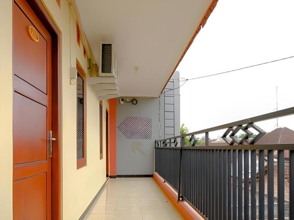 Oyo 2826 Panderman Residence Blitar Экстерьер фото