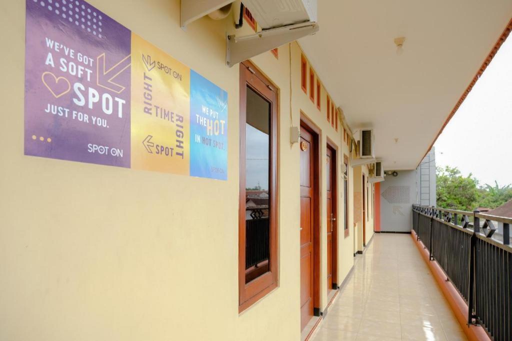 Oyo 2826 Panderman Residence Blitar Экстерьер фото