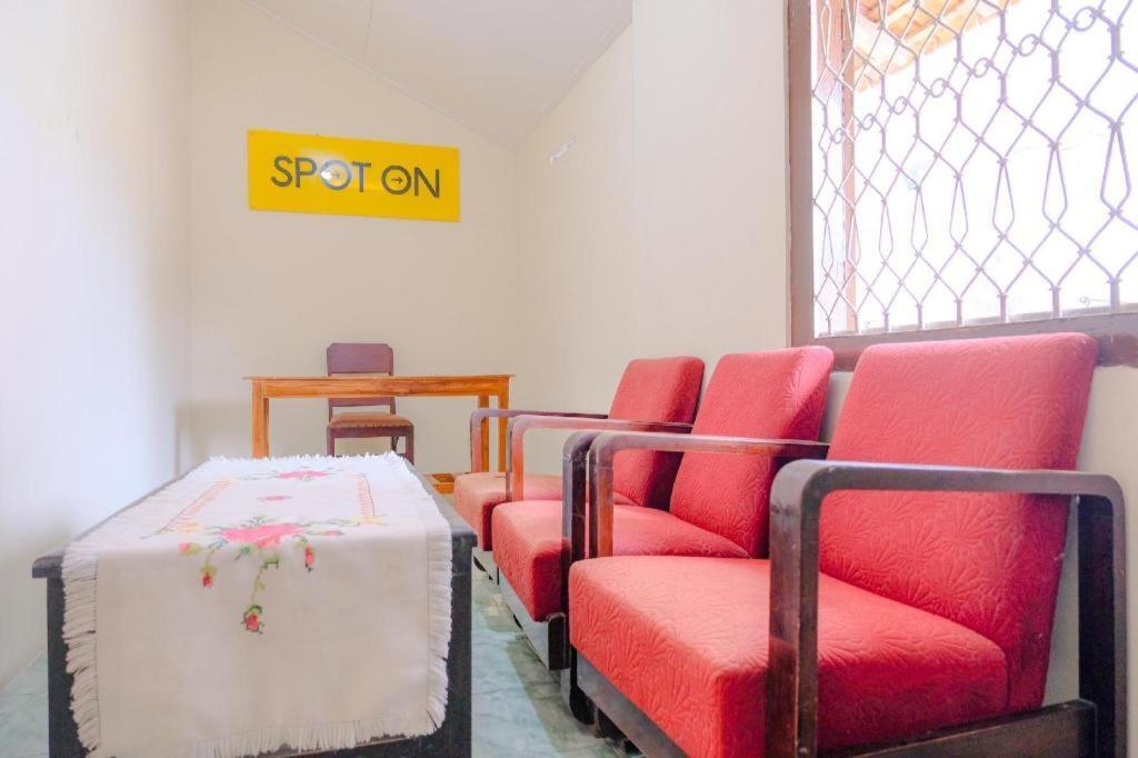 Oyo 2826 Panderman Residence Blitar Экстерьер фото