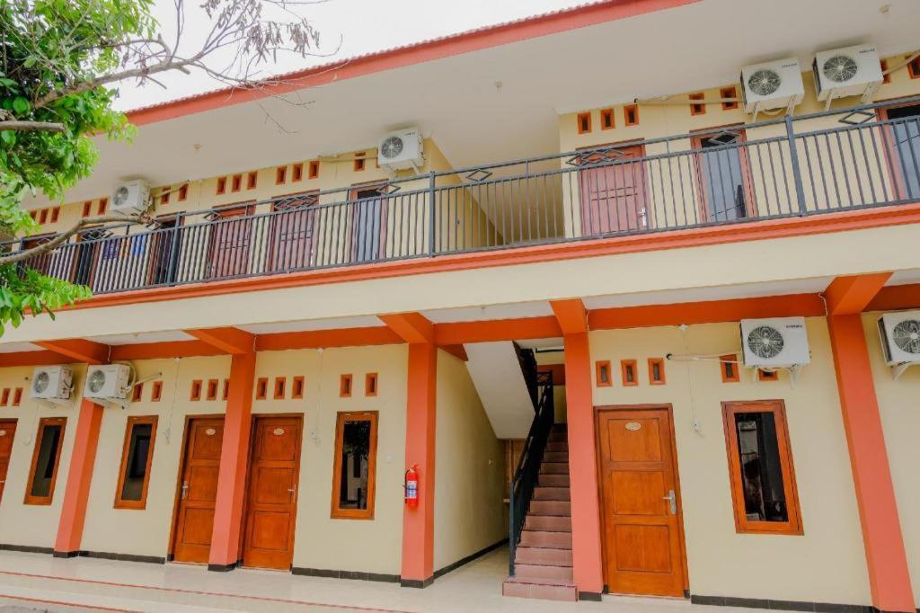 Oyo 2826 Panderman Residence Blitar Экстерьер фото